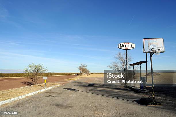 Sign Of Roadside Motel And Cafe Stock Photo - Download Image Now - Desert Area, Hotel, Abandoned