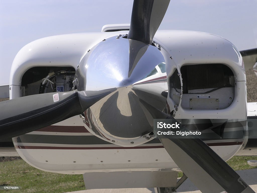 Samolot silnika, prosto na Wyświetl - Zbiór zdjęć royalty-free (Cztery osoby)