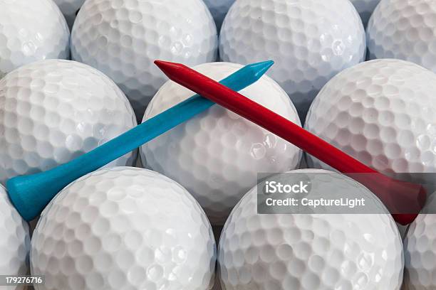 Foto de Bolas De Golfe E Camisetas e mais fotos de stock de Bola de Golfe - Bola de Golfe, Esporte, Fotografia - Imagem