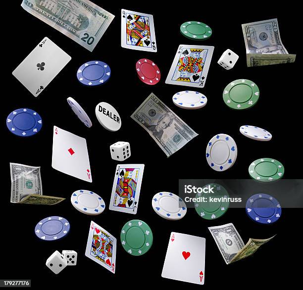 Würfel Geld Pokerchips Und Karten Für Spieler Stockfoto und mehr Bilder von Spieljeton - Spieljeton, In der Luft schwebend, Schwarzer Hintergrund