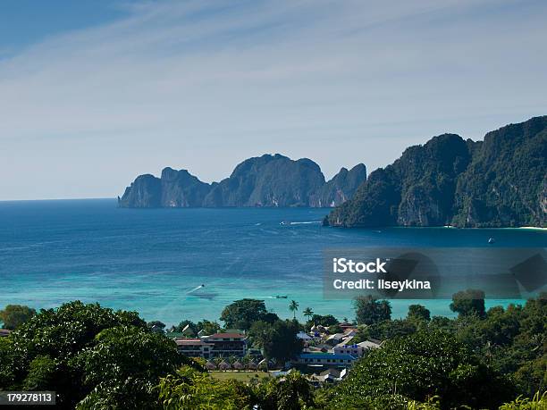 Ilha Tropical Vista De Olho De Pássaro - Fotografias de stock e mais imagens de Ajardinado - Ajardinado, Aldeia, Arquitetura