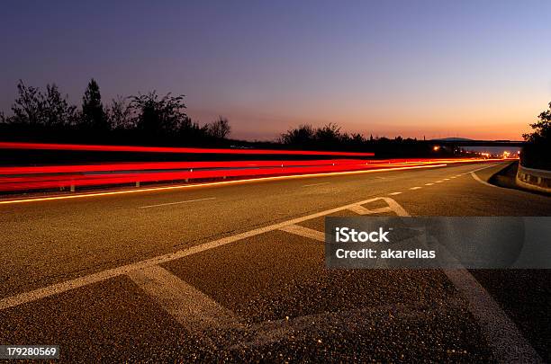 Highway At Dusk 0명에 대한 스톡 사진 및 기타 이미지 - 0명, 가로등, 가장자리