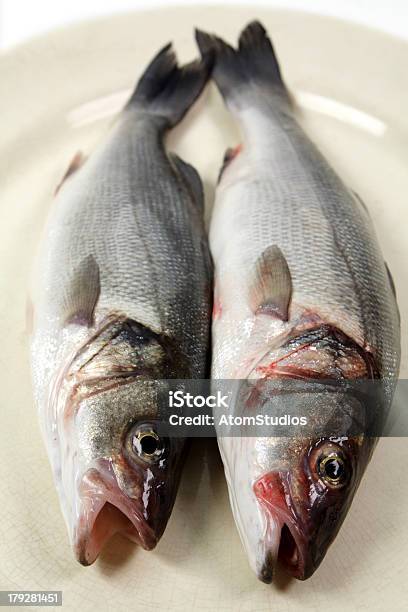 Dois Peixes - Fotografias de stock e mais imagens de Alimentação Saudável - Alimentação Saudável, Comida, Comida e Bebida