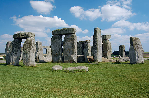 istock stonehenge at noontime 179281696
