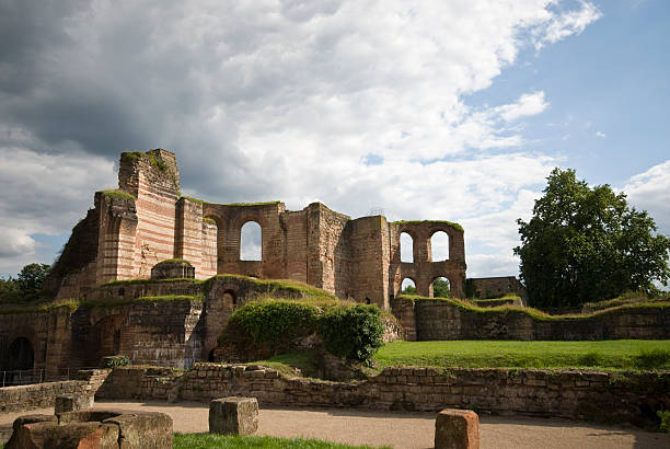 kaisertherme - trier стоковые фото и изображения