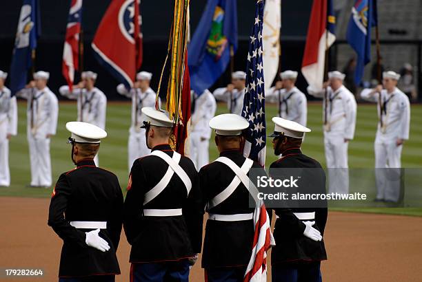 Photo libre de droit de Étatsunis Marine Corps Garde Des Couleurs banque d'images et plus d'images libres de droit de Hymne national - Hymne national, Faire le salut militaire, Concepts