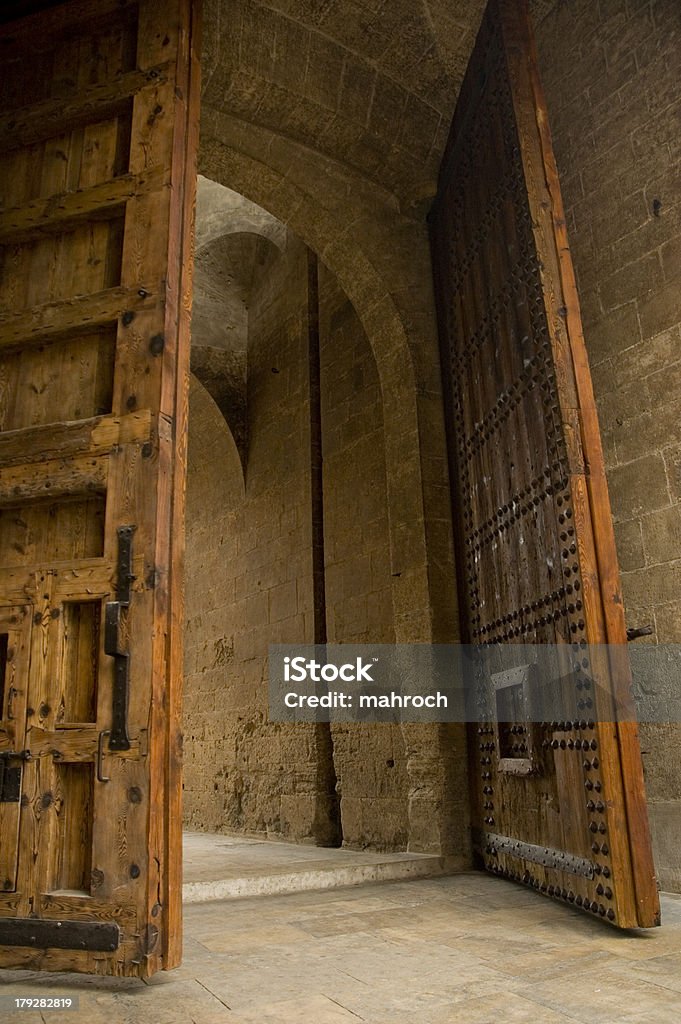 Vieille porte en bois - Photo de Antique libre de droits