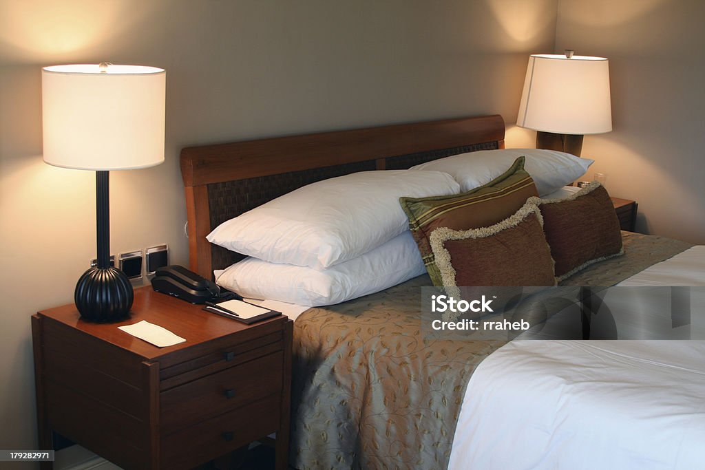 Современный интерьер спальни - Стоковые фото Бежевый роялти-фри