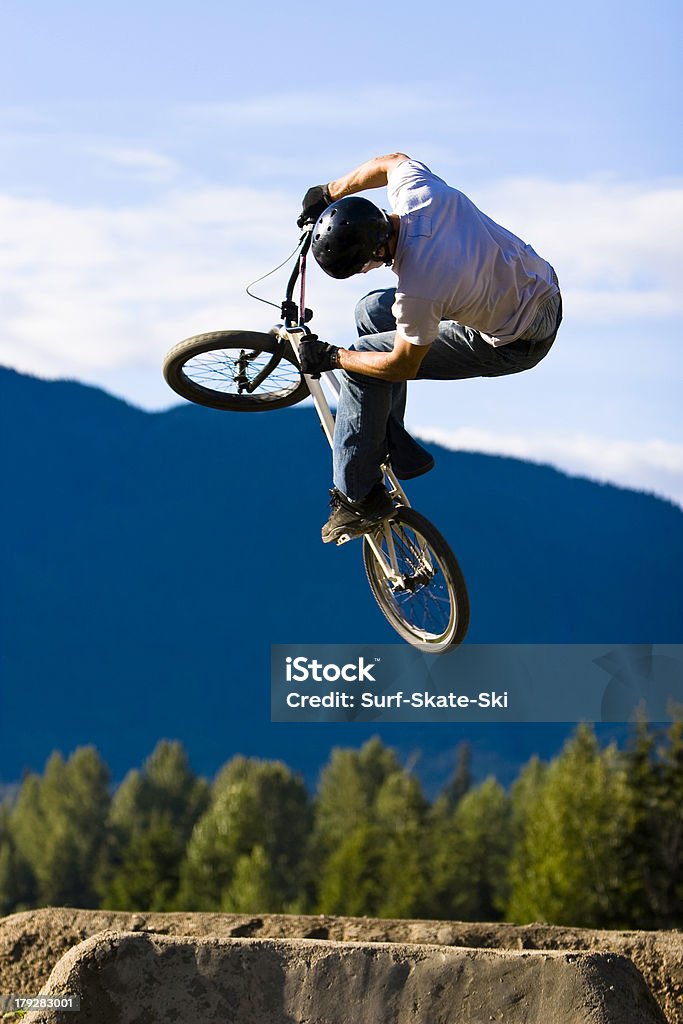 Volta 1 bicicleta BMX salto - Foto de stock de Ciclismo BMX royalty-free