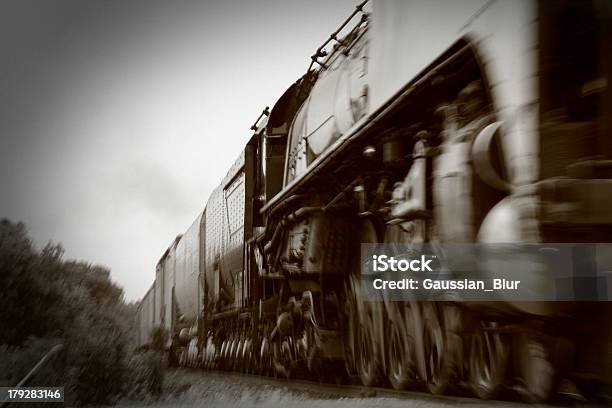 Foto de Vá Um Trem e mais fotos de stock de Antigo - Antigo, Desfocado - Foco, Destino turístico