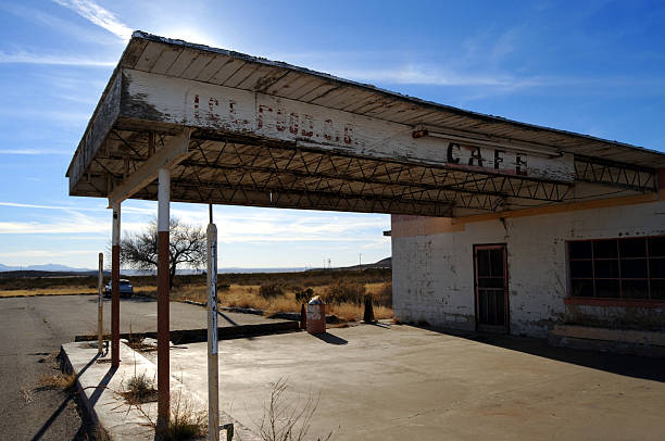 istock Ruined roadside cafe in Texas 179283708