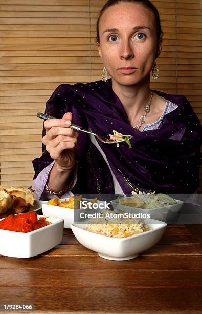 Indian La Cena Foto de stock y más banco de imágenes de Adulto - Adulto, Alimento, Arroz - Comida básica