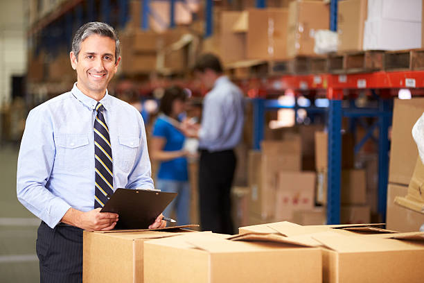 マネージャーのチェックボックスの倉庫 - warehouse manager place of work portrait ストックフォトと画像