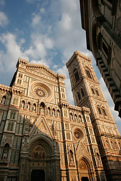 Duomo en Florencia al atardecer - foto de stock