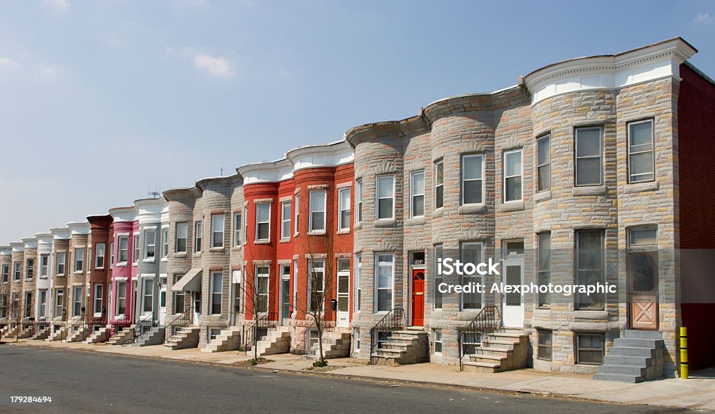 Row of identical houses on a street Colorful row houses along a sunny residential street. Baltimore - Maryland Stock Photo