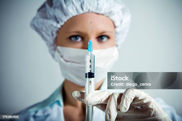 Healthcare Stockfoto und mehr Bilder von Arzt - Arzt, Ausrüstung und Geräte, Chirurgienadel