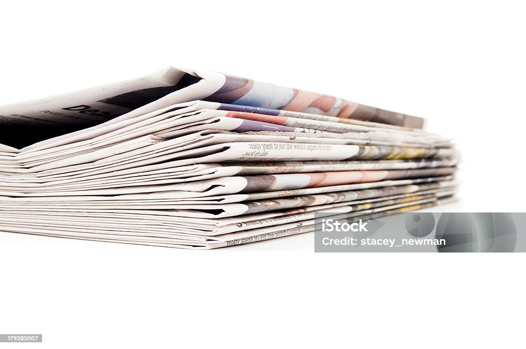 Stapel Zeitungen auf Weiß - Lizenzfrei Abstrakt Stock-Foto