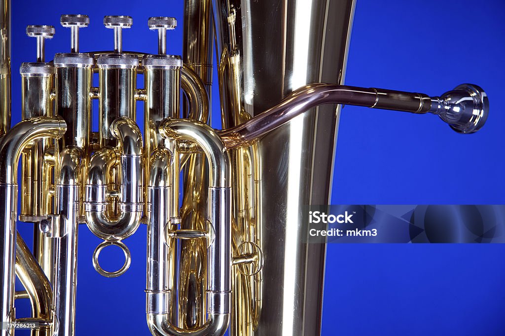 Bass Tuba Euphonium auf Blau - Lizenzfrei Blechblasinstrument Stock-Foto