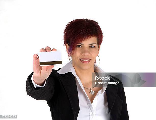 Mujer Y La Tarjeta De Crédito Foto de stock y más banco de imágenes de Adulto - Adulto, Adulto joven, Belleza