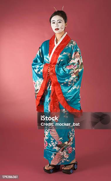 Geisha Im Yukata Stockfoto und mehr Bilder von Geisha - Geisha, Stehen, 20-24 Jahre