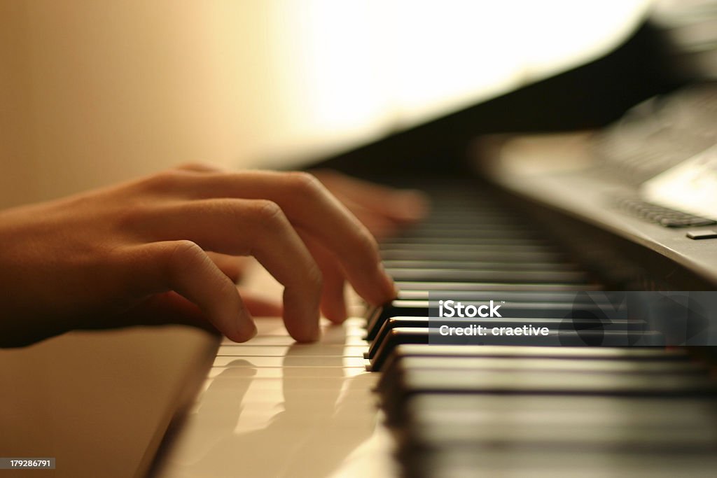 優しいピアノ演奏 - ピアノのロイヤリティフリーストックフォト