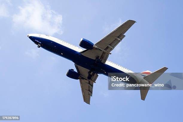 Foto de Avião e mais fotos de stock de Aproximar - Aproximar, Avião comercial, Azul