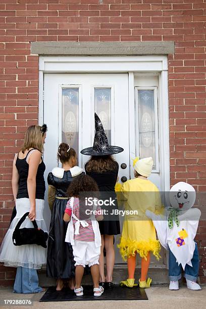 Halloween Süßes Oder Saureshalloweenspruch 3 Stockfoto und mehr Bilder von Tür - Tür, Halloween, Süßes oder Saures - Halloweenspruch