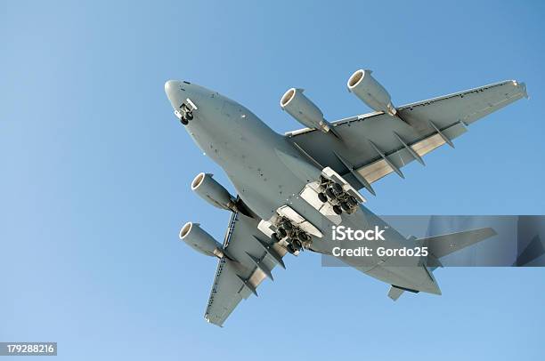 Militär Transport Flugzeug Stockfoto und mehr Bilder von Abheben - Aktivität - Abheben - Aktivität, Australische Luftwaffe, Fliegen