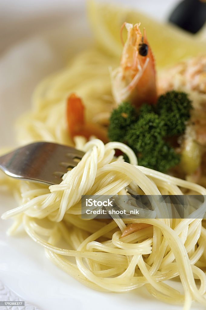 Frische spaghetti auf Gabel Nahaufnahme schießen - Lizenzfrei Essen am Tisch Stock-Foto