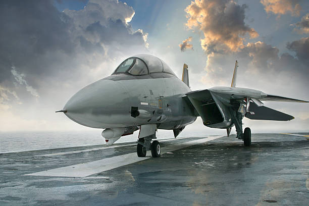 f - 14 jet fighter hellcat - flugzeugträger stock-fotos und bilder