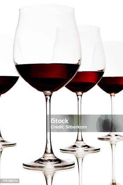 赤ワイン - アルコール飲料のストックフォトや画像を多数ご用意 - アルコール飲料, カットアウト, ガラス