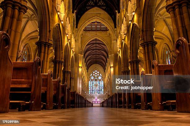 In St Marys Cathedral Stockfoto und mehr Bilder von Eingangshalle - Wohngebäude-Innenansicht - Eingangshalle - Wohngebäude-Innenansicht, Kirche, Korridor