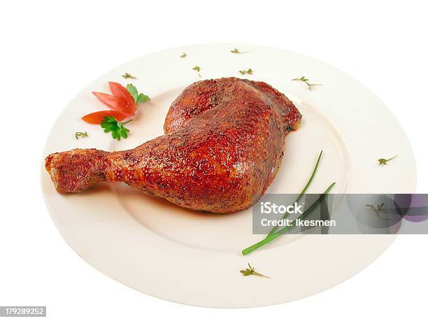 Muslo Del Pollo A La Parrilla Foto de stock y más banco de imágenes de Alimento - Alimento, Barbacoa - Comida, Carne