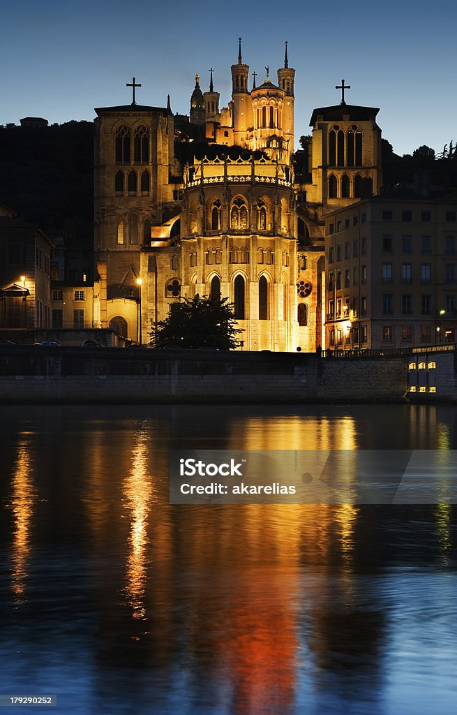 Notre Dame de Fourviere em Lyon iluminado - Foto de stock de Arquitetura royalty-free