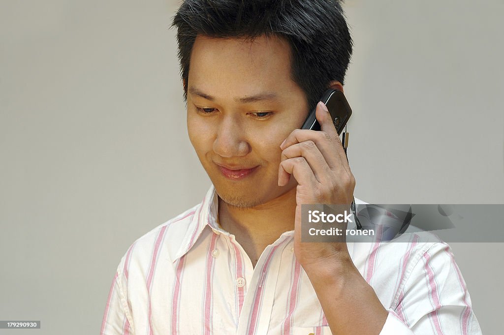 Homem no telefone - Royalty-free A usar um telefone Foto de stock