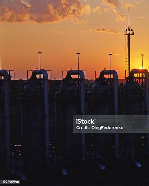 Industria De Petróleo Y Gas Foto de stock y más banco de imágenes de Acero - Acero, Calor, Campo de petróleo