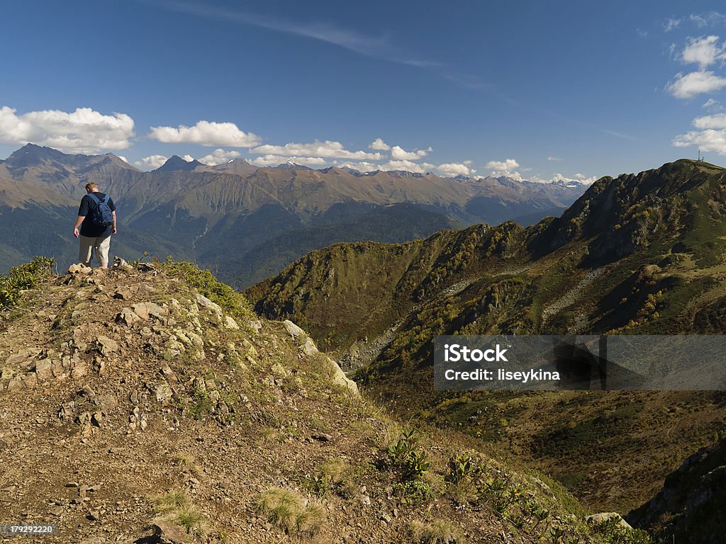 mountainer en la cima de la montaña - Foto de stock de Actividad libre de derechos