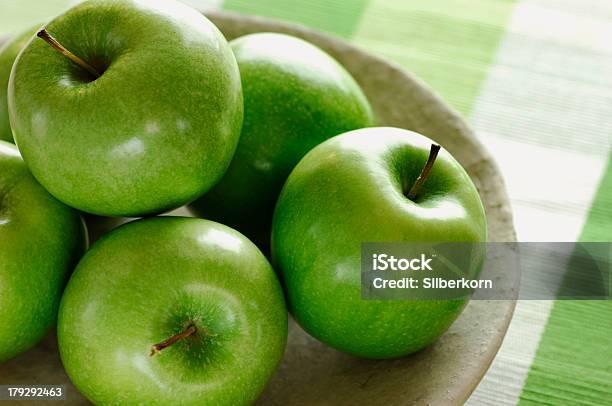 Maçãs Verdes - Fotografias de stock e mais imagens de Alimentação Saudável - Alimentação Saudável, Comida, Comida e Bebida