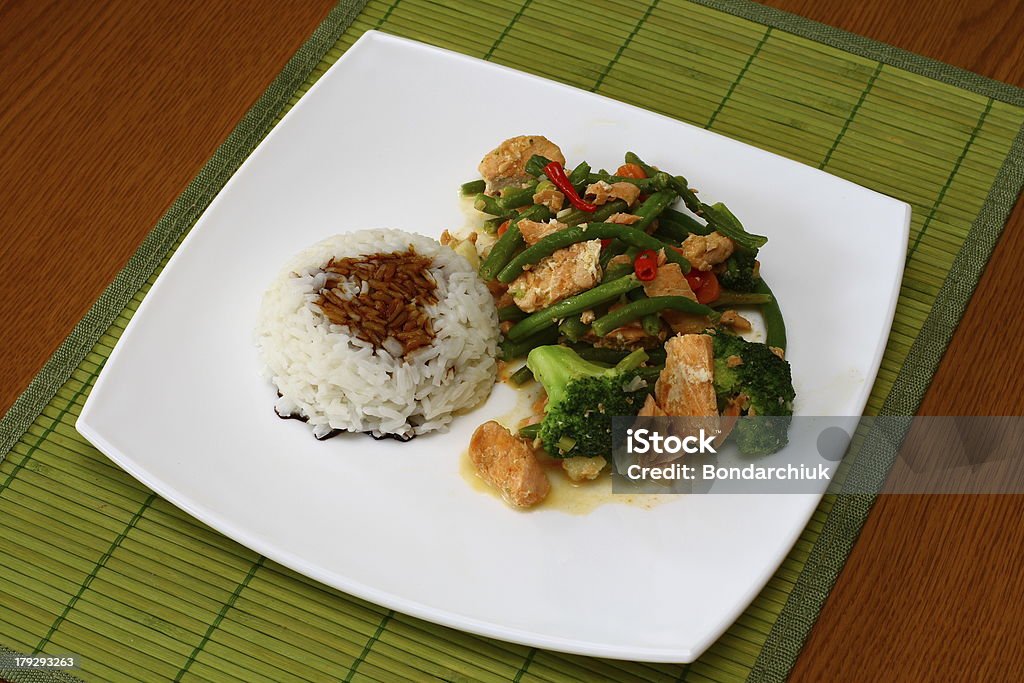 Con opciones frías y calientes, comida tailandesa - Foto de stock de Arroz - Comida básica libre de derechos