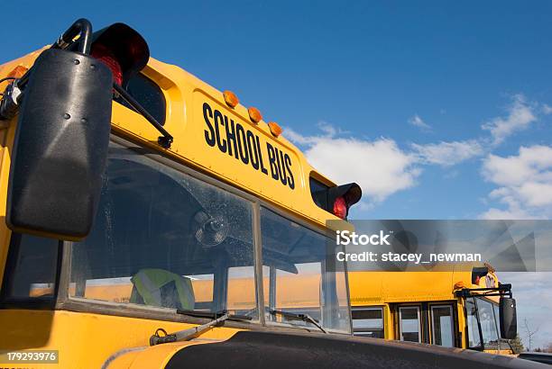 Viagem De Estudo - Fotografias de stock e mais imagens de Amarelo - Amarelo, Autocarro, Autocarro Escolar