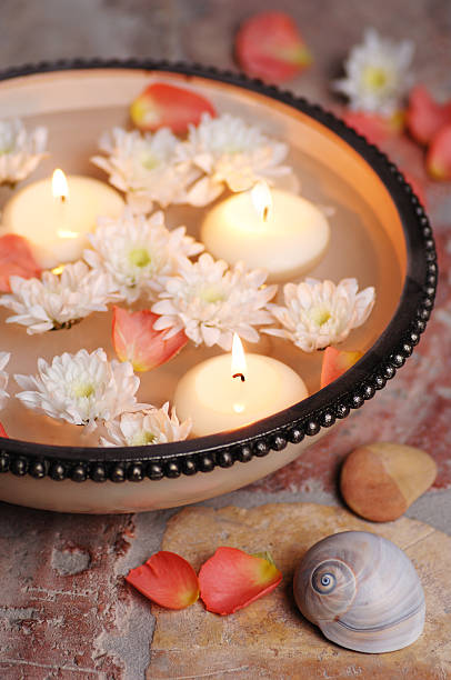 aroma bowl - floating candle fotografías e imágenes de stock