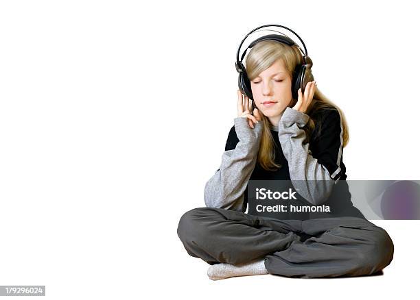 Menina Ouvindo Música 2 - Fotografias de stock e mais imagens de Adolescente - Adolescente, Adolescência, Arte, Cultura e Espetáculo