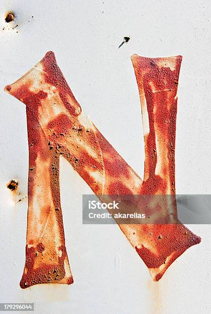 Der Buchstabe N Stockfoto und mehr Bilder von Alphabet - Alphabet, Angeschlagen, Beschädigt