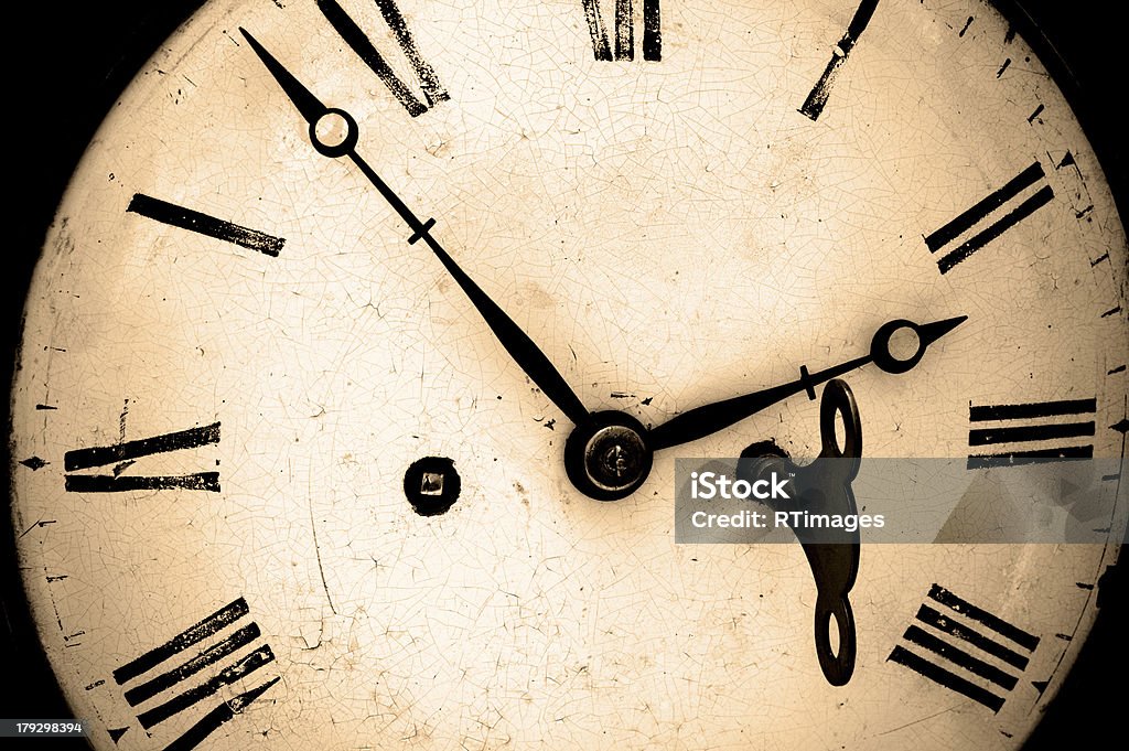 Orologio antico di vento. - Foto stock royalty-free di Antico - Vecchio stile