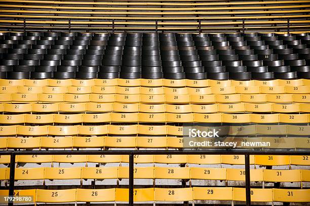 Foto de Arquibancada Em Sports Stadium e mais fotos de stock de Arquibancada - Arquibancada, Assento, Cadeira