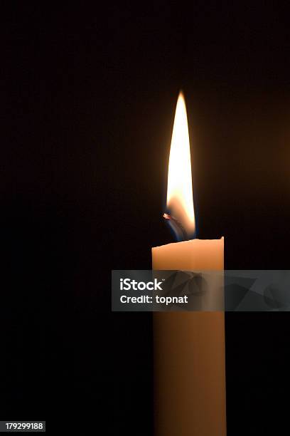 Brennende Kerze Stockfoto und mehr Bilder von Allegorie - Allegorie, Brennen, Dunkel