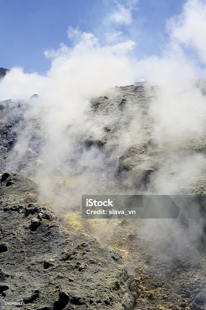 Vulcano in Isole Eolie in estate - Foto stock royalty-free di Attività