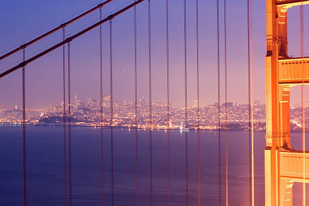 golden gate bridge bei nacht - san francisco county suspension bridge cityscape marin tower stock-fotos und bilder