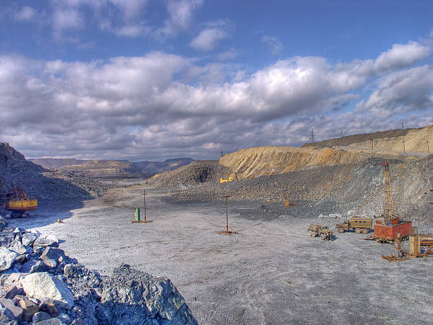 Cтоковое фото Открытая шахта обработки