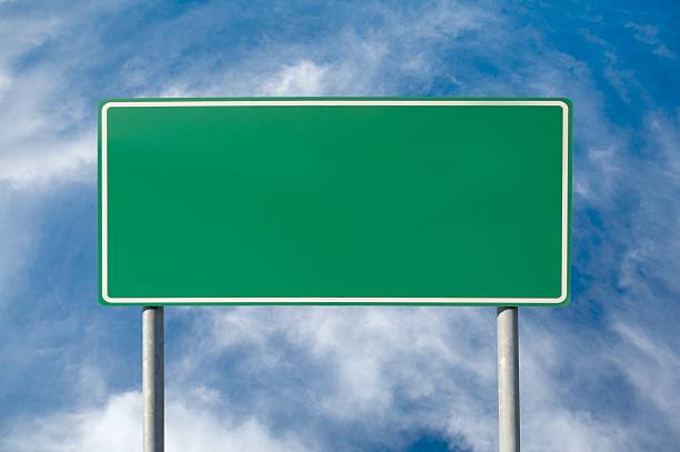 panneau de signalisation vert blanc - road sign sign blue blank photos et images de collection